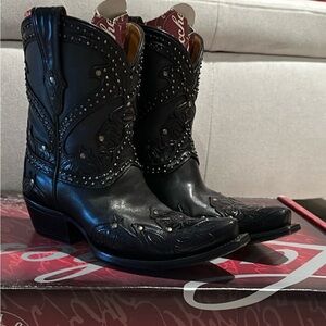 Lucchese Black Tulip 8” snip toe leather boots